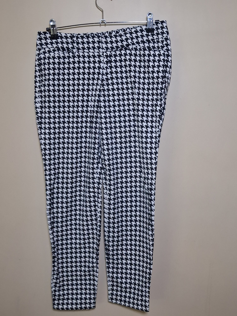 Old Navy Women's Black & White Herringbone Pixie Pants; Size 4